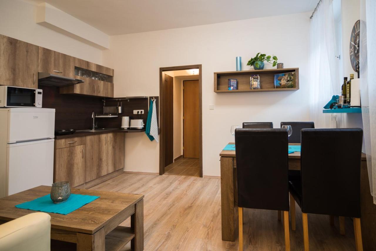 To At Close To Castle With Terrace And Garden Apartment Prag