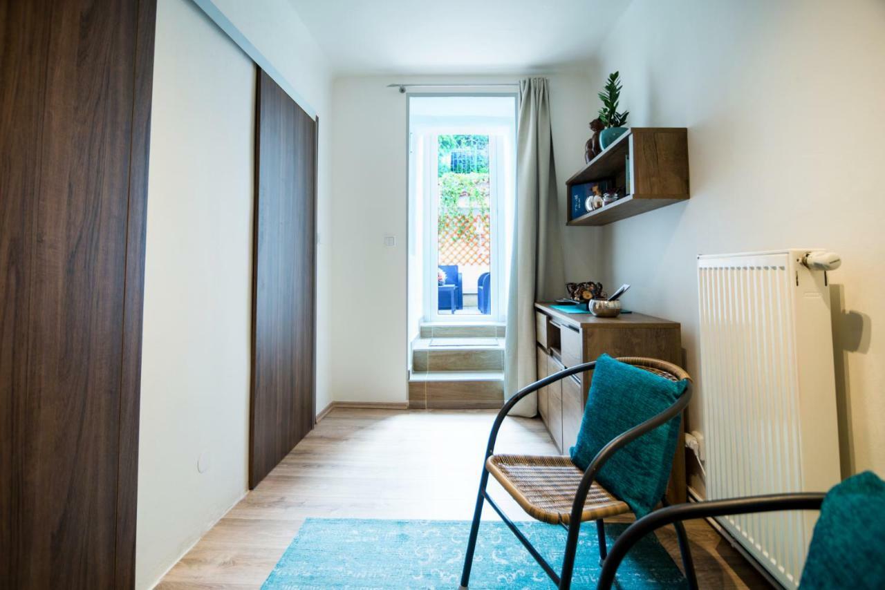Apartment To At Close To Castle With Terrace And Garden Prag